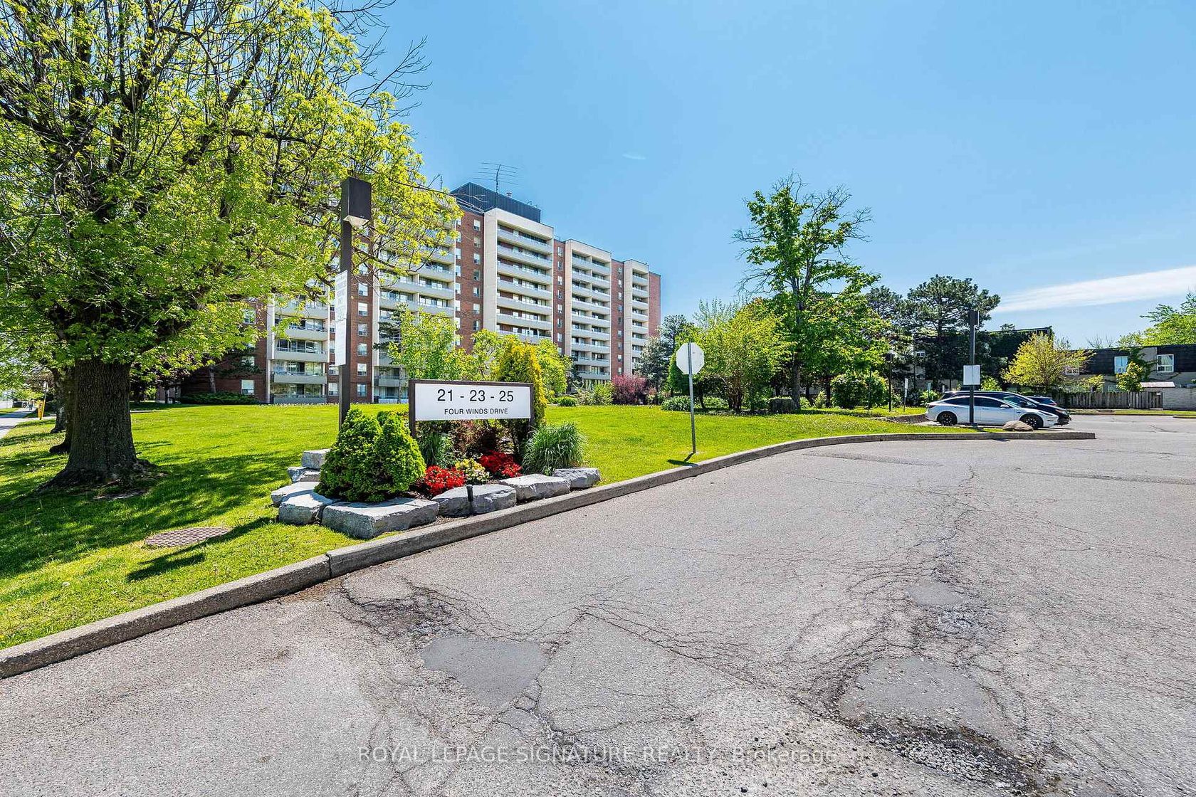 405 - 25 Four Winds Drive, York University Heights, Toronto 