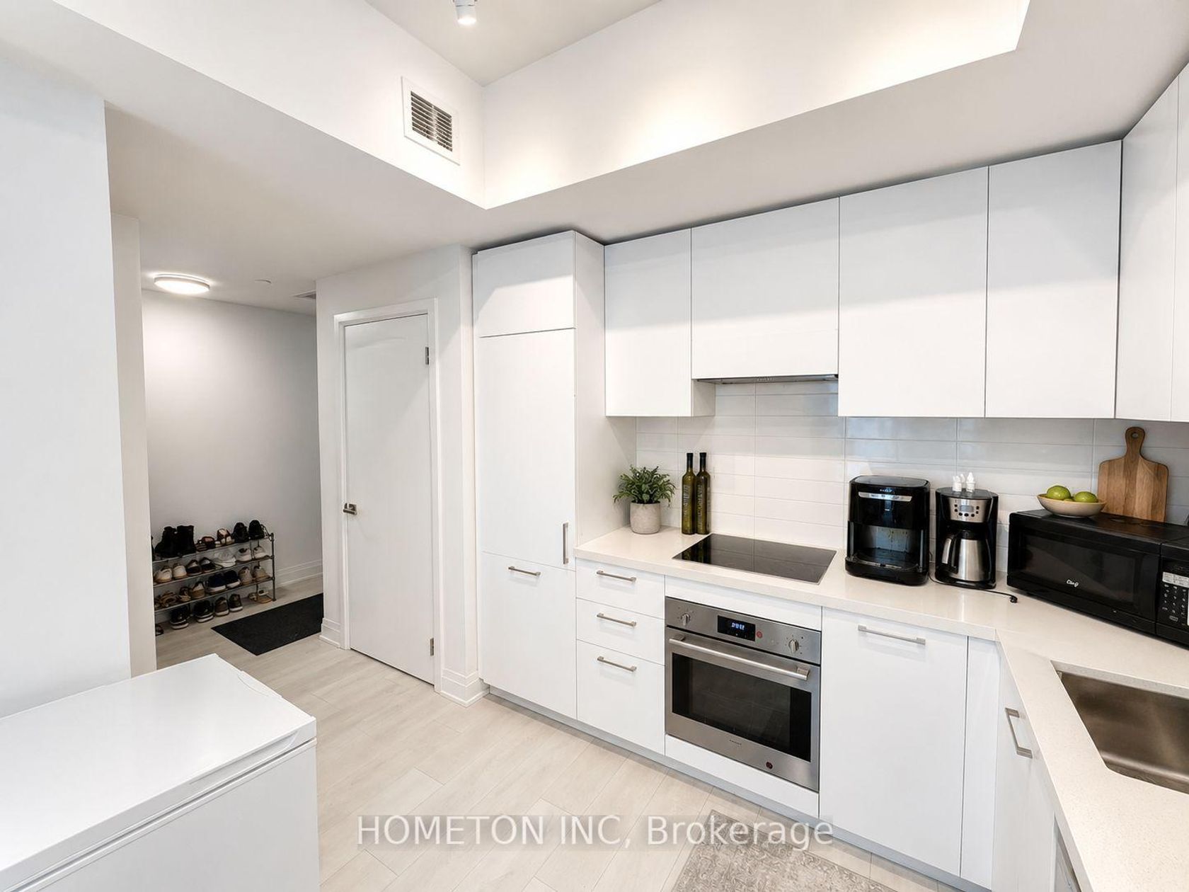 817 - 33 Frederick Todd Way, Leaside, Toronto photo 0