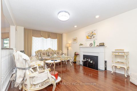 Photo 3 at 1 Elderwood Drive, Bayview Hill, Richmond Hill