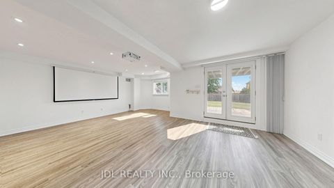 Photo 23 at 36 Chartwell Crescent, Keswick North, Georgina