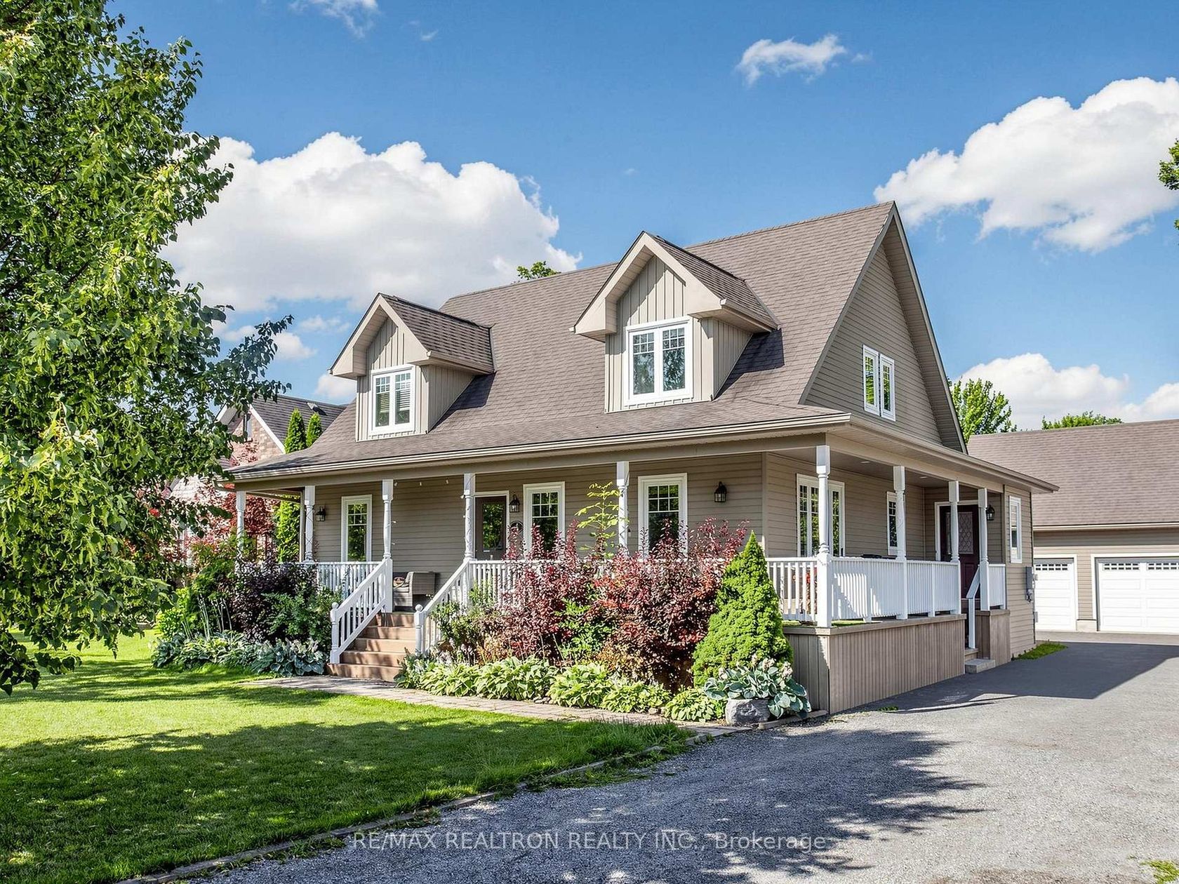 4 Lyons Lane, Historic Lakeshore Communities, Georgina photo number 2