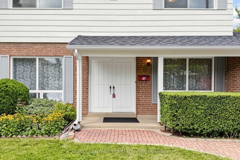 Photo 2 at 18 Lisburn Crescent, Don Valley Village, Toronto