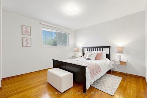 Photo 10 at 18 Lisburn Crescent, Don Valley Village, Toronto