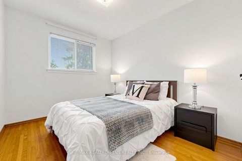 Photo 11 at 18 Lisburn Crescent, Don Valley Village, Toronto