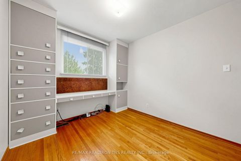 Photo 13 at 18 Lisburn Crescent, Don Valley Village, Toronto