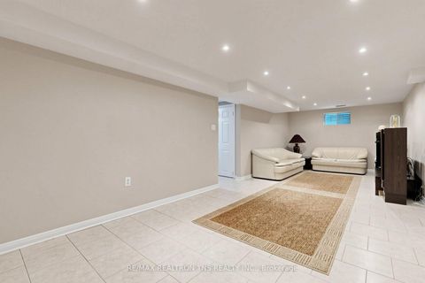 Photo 14 at 18 Lisburn Crescent, Don Valley Village, Toronto