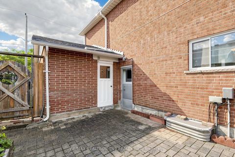 Photo 15 at 18 Lisburn Crescent, Don Valley Village, Toronto