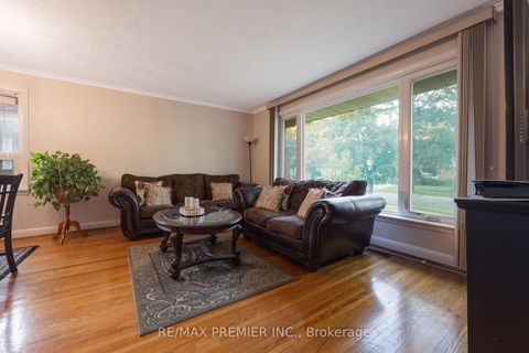 Photo 8 at 35 Barkwin Drive, Beaumonde Heights, Toronto