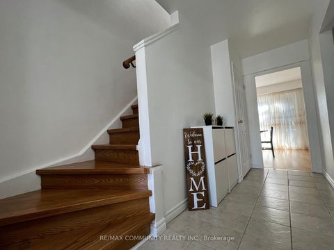 Photo 7 at 284 Sprucewood Court, L'Amoreaux, Toronto