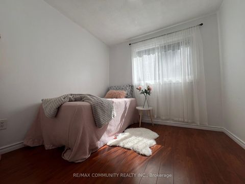 Photo 9 at 284 Sprucewood Court, L'Amoreaux, Toronto