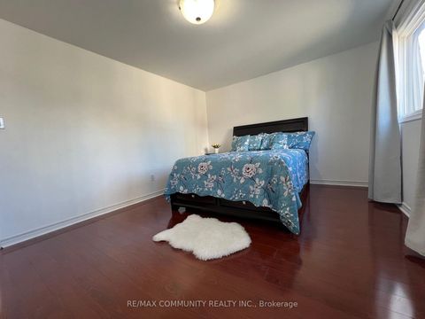 Photo 11 at 284 Sprucewood Court, L'Amoreaux, Toronto
