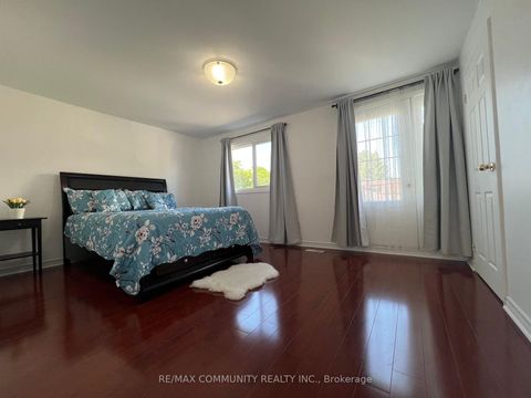Photo 12 at 284 Sprucewood Court, L'Amoreaux, Toronto