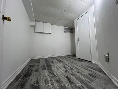 Photo 14 at 284 Sprucewood Court, L'Amoreaux, Toronto