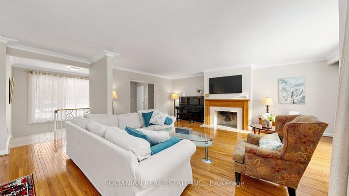 Photo 2 at 57 Sumner Heights Drive, Bayview Village, Toronto