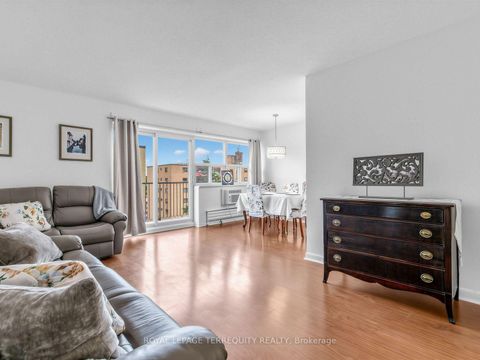 Photo 1 at 404 - 8 Kingsbridge Court, Branson, Toronto