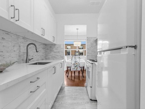 Photo 7 at 404 - 8 Kingsbridge Court, Branson, Toronto