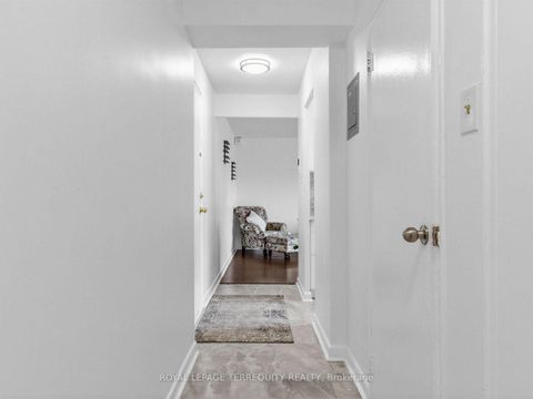 Photo 14 at 404 - 8 Kingsbridge Court, Branson, Toronto