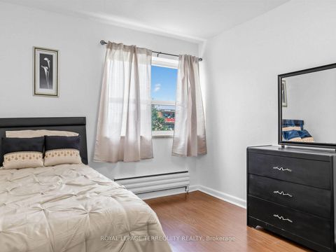 Photo 16 at 404 - 8 Kingsbridge Court, Branson, Toronto
