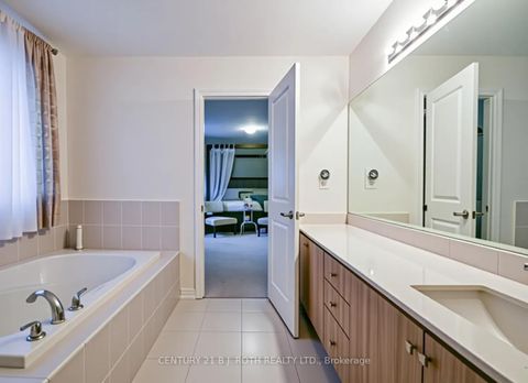Photo 7 at 5 Cypress Point Street, Ardagh, Barrie