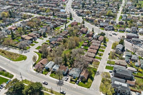 Photo 3 at 372-374 Kennedy Road, Birchmount, Toronto