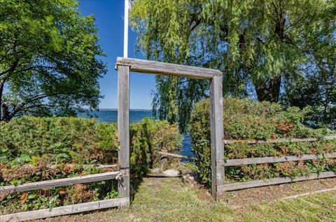 Photo 24 at 311 Lake Drive N, Historic Lakeshore Communities, Georgina