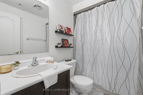 Photo 8 at 29 - 80 Carr Street, Chinatown, Toronto