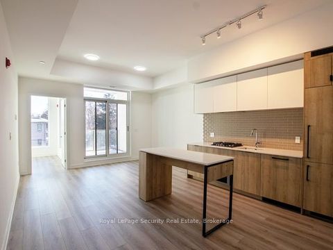Photo 1 at 301 - 722 Marlee Avenue, Glen Park, Toronto