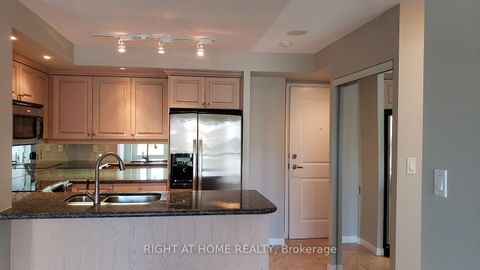 Photo 2 at 327 - 900 Mount Pleasant Road, Mount Pleasant West, Toronto