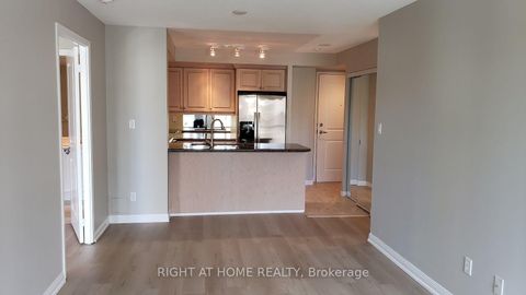 Photo 5 at 327 - 900 Mount Pleasant Road, Mount Pleasant West, Toronto