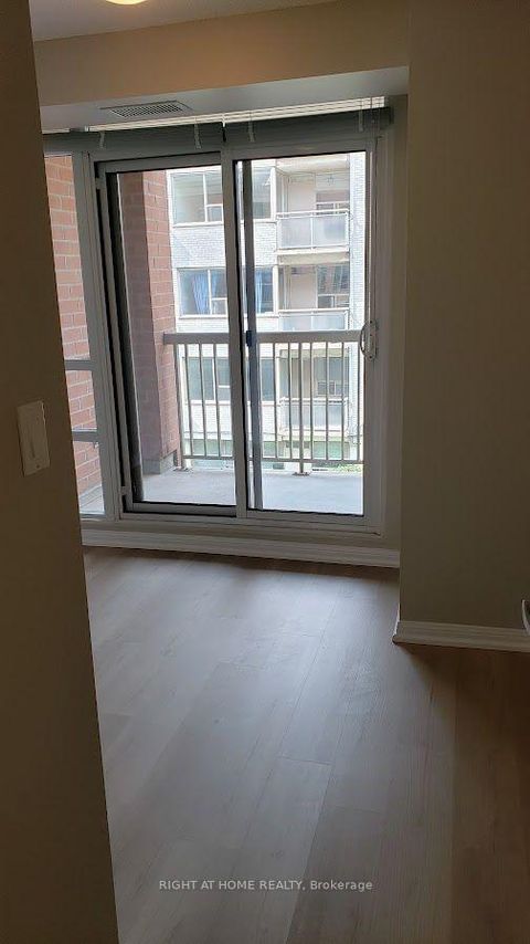Photo 8 at 327 - 900 Mount Pleasant Road, Mount Pleasant West, Toronto