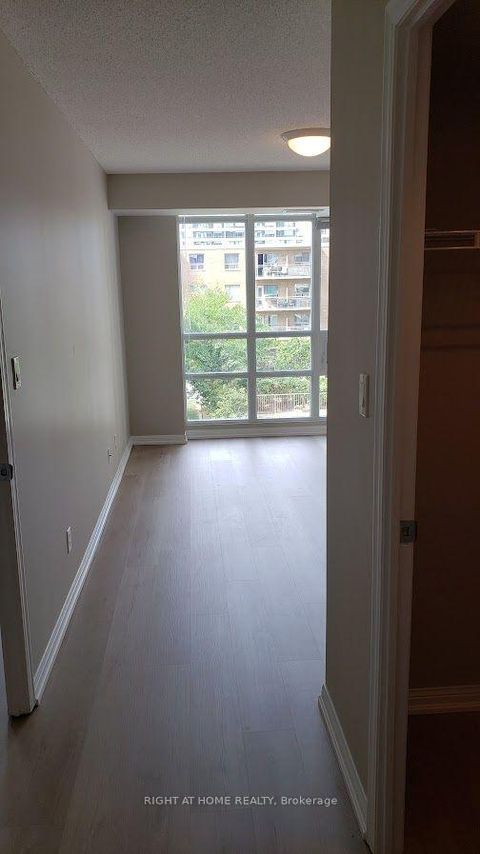 Photo 10 at 327 - 900 Mount Pleasant Road, Mount Pleasant West, Toronto