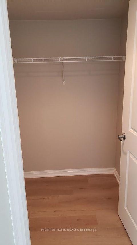 Photo 11 at 327 - 900 Mount Pleasant Road, Mount Pleasant West, Toronto