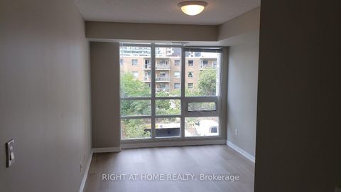 Photo 12 at 327 - 900 Mount Pleasant Road, Mount Pleasant West, Toronto