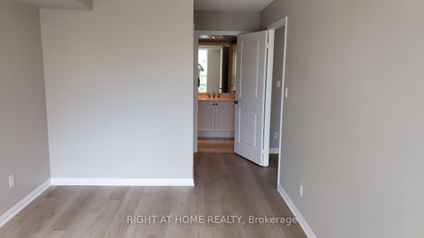 Photo 13 at 327 - 900 Mount Pleasant Road, Mount Pleasant West, Toronto