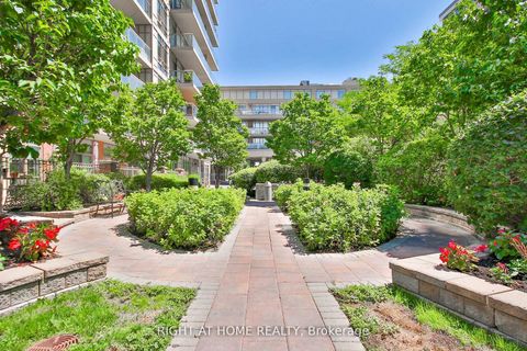 Photo 17 at 327 - 900 Mount Pleasant Road, Mount Pleasant West, Toronto