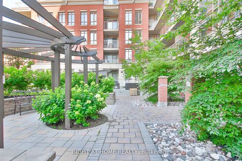Photo 18 at 327 - 900 Mount Pleasant Road, Mount Pleasant West, Toronto