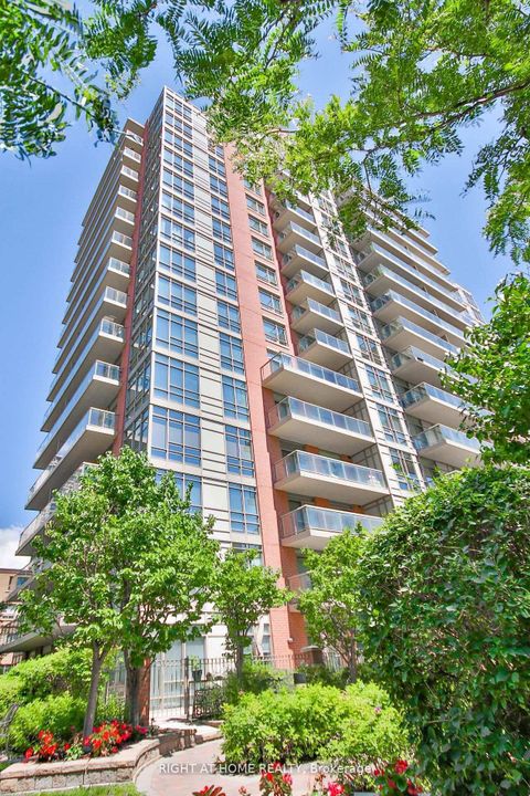 Photo 19 at 327 - 900 Mount Pleasant Road, Mount Pleasant West, Toronto
