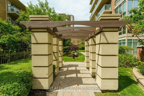 Photo 22 at 327 - 900 Mount Pleasant Road, Mount Pleasant West, Toronto