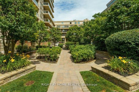 Photo 23 at 327 - 900 Mount Pleasant Road, Mount Pleasant West, Toronto