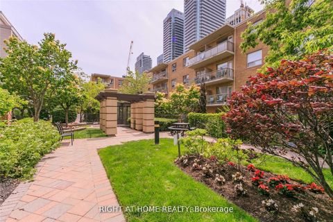 Photo 24 at 327 - 900 Mount Pleasant Road, Mount Pleasant West, Toronto