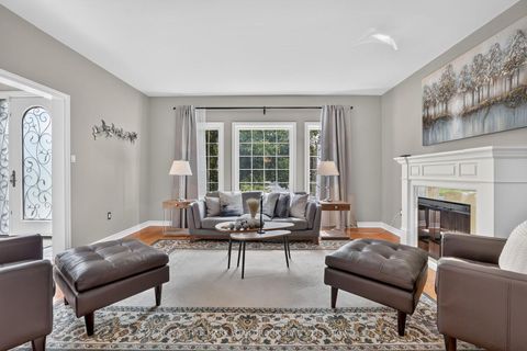 Photo 1 at 669 Kingsmere Avenue, Wyndham, Newmarket