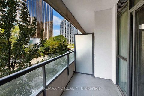Photo 11 at 216 - 35 Hollywood Avenue, Willowdale East, Toronto
