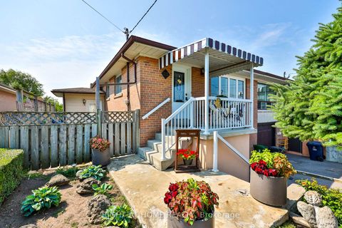 Photo 2 at 25 Larchwood Road, Jane Heights, Toronto