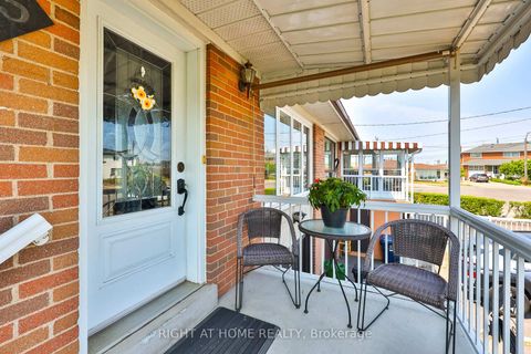 Photo 3 at 25 Larchwood Road, Jane Heights, Toronto