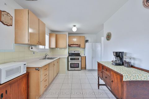 Photo 11 at 25 Larchwood Road, Jane Heights, Toronto