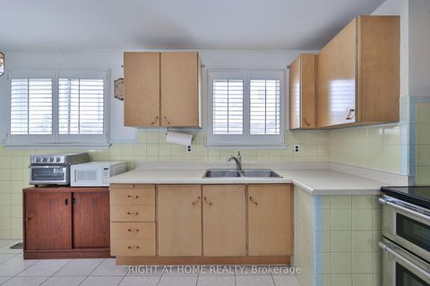 Photo 13 at 25 Larchwood Road, Jane Heights, Toronto