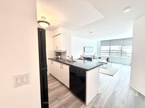 Photo 8 at 622 - 25 Greenview Avenue, Newtonbrook West, Toronto