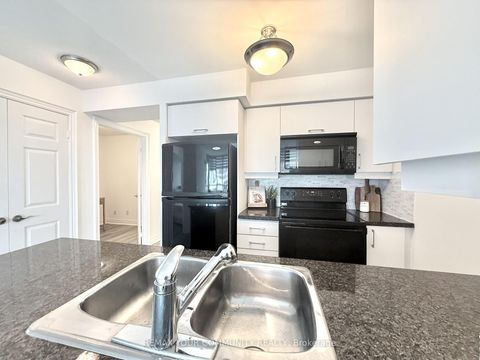 Photo 11 at 622 - 25 Greenview Avenue, Newtonbrook West, Toronto