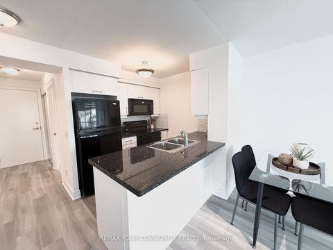 Photo 12 at 622 - 25 Greenview Avenue, Newtonbrook West, Toronto