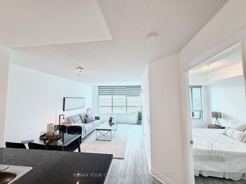 Photo 13 at 622 - 25 Greenview Avenue, Newtonbrook West, Toronto